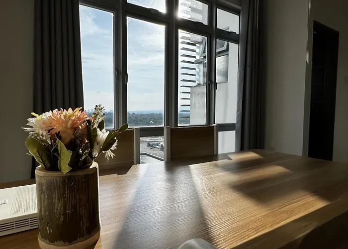 Manhattan Condo @ Mount Austin