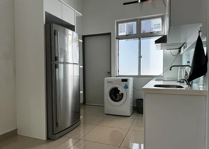 Manhattan Condo @ Mount Austin